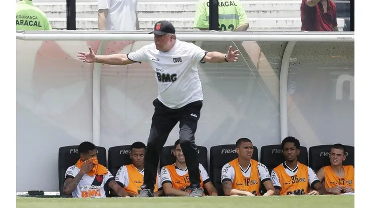 Abel fala sobre vitória do Vasco e revela ajuda ao garoto Talles Magno