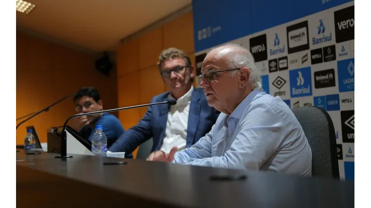 Novo vice de futebol do Grêmio pretende encaminhar o futuro de André no clube