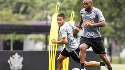 Após derrota, Corinthians se apresenta; torcedores estão impacientes