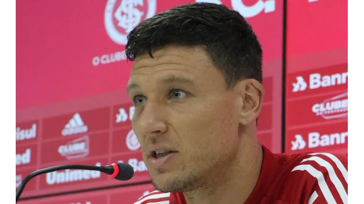 Musto fala sobre escalação do Inter e pede tempo para a torcida