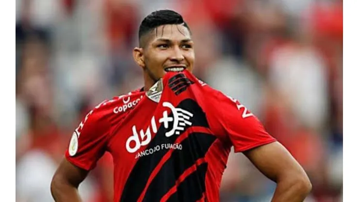 Torcida do Athletico cria movimento após clube reintegrar Rony