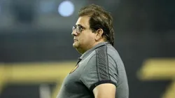 Guto se revolta contra copo arremessado e faz "convite" inusitado