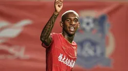 Com Palmeiras de olho, Talisca agita a web com "manobra"
