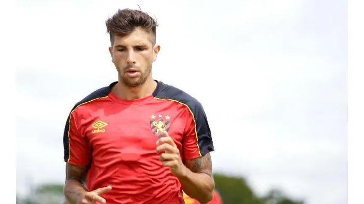 Com baixa de Lucas Mugni, Guto escolhe substituto e estuda zaga