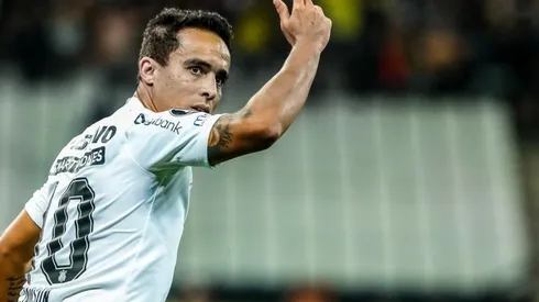 Com empresário fora do país, reunião entre Jadson e Coritiba é adiada