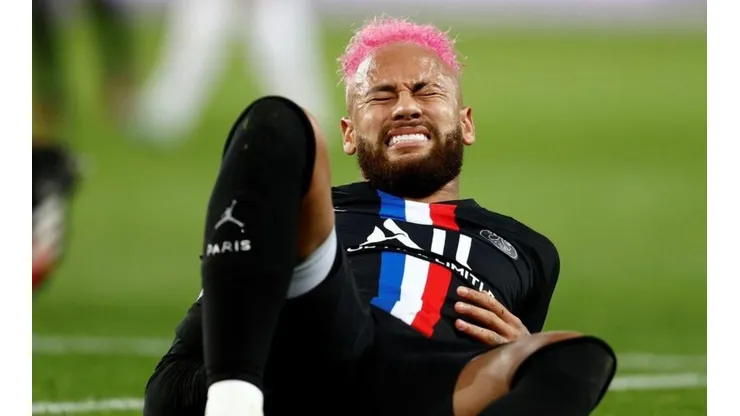 Neymar sofre lesão na costela e desfalca PSG contra o Nantes