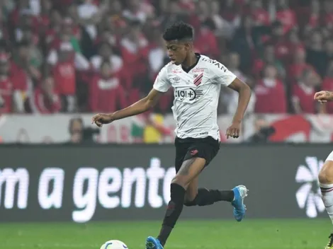 Athletico bate o martelo por Robson Bambu