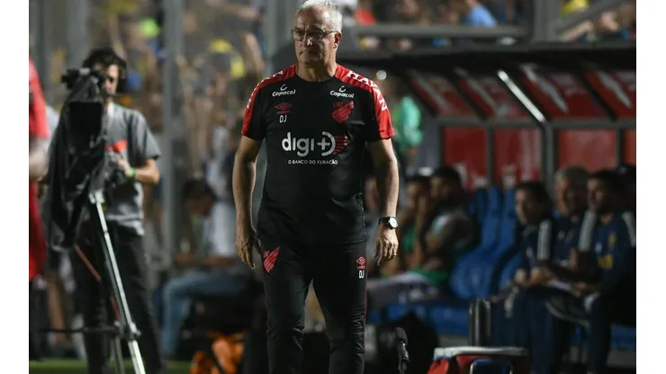 Dorival abre o jogo sobre contratações no Athletico