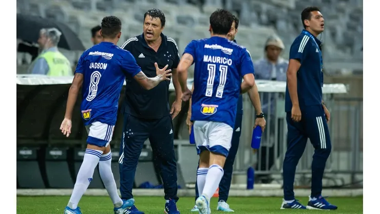 Adilson Batista promove mudanças no Cruzeiro contra o Tupynambás