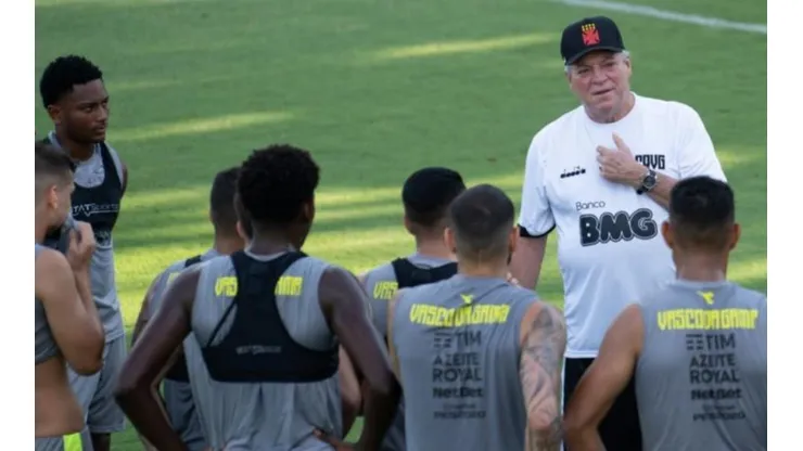 Abel modifica time para clássico contra o Botafogo
