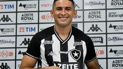 Danilo Barcelos reencontra Valentim e revela detalhes de estreia pelo Botafogo