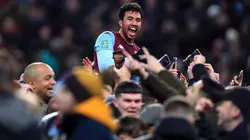 Torcida do Aston Villa vai a loucura e invade gramado após triunfo