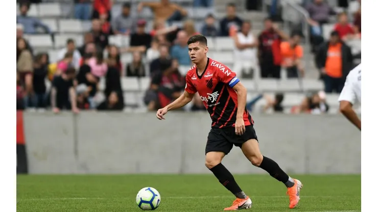 Athletico-PR tem novidade na negociação com Gabriel Fernández; Rossetto deve seguir para a MLS
