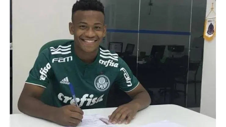 Fortaleza anuncia contratação de volante Geilson