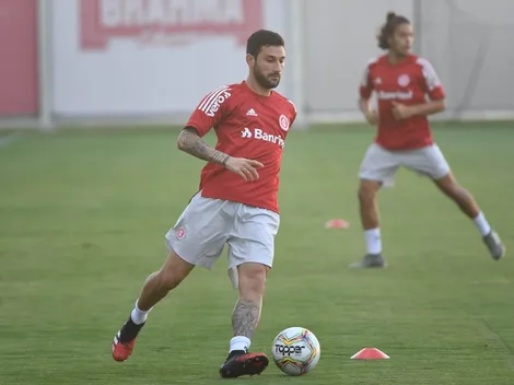 Coudet define estreia de Boschilia; defensor volta a treinar normalmente