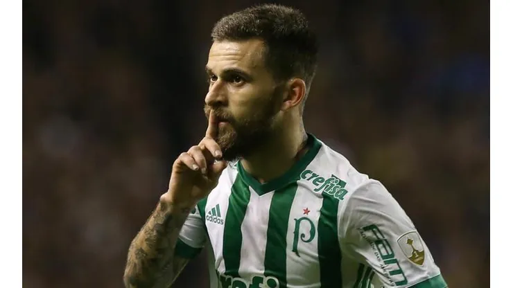 Lucas Lima desperta interesse de fora e Palmeiras decide sobre futuro do meia