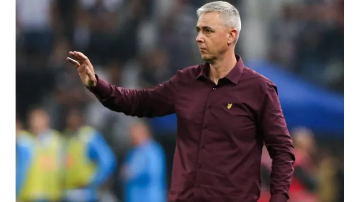 Visando manter invencibilidade no Paulistão, Tiago Nunes esboça time titular