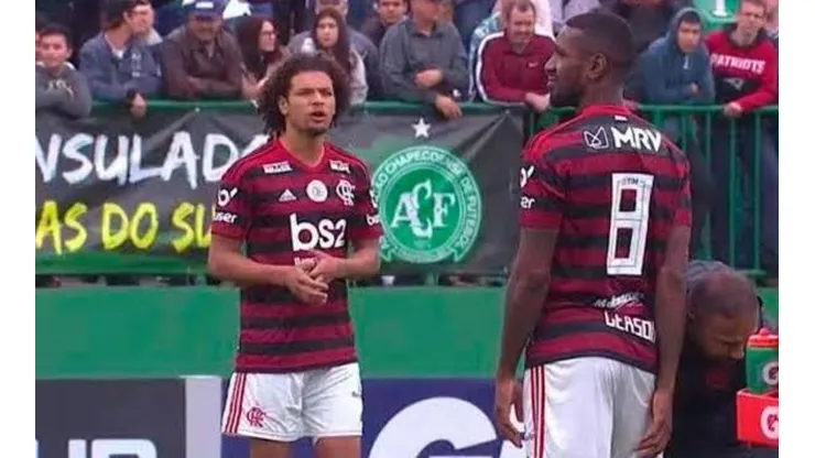 Flamengo anuncia renovação com volante até 2023