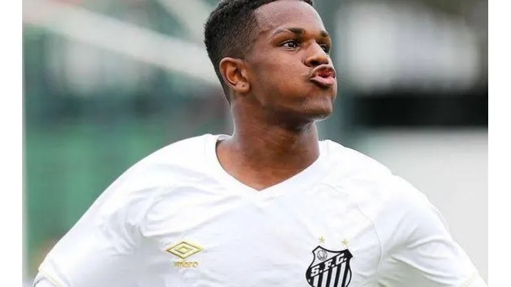 Garoto de 16 anos pode ser o jogador mais novo a estrear pelo Santos