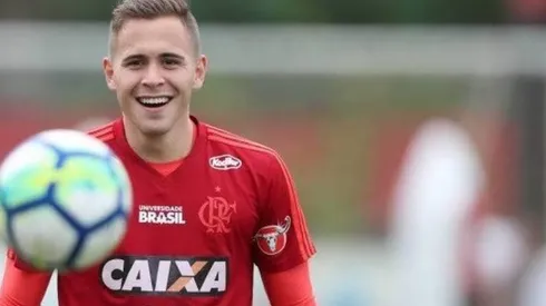 Piris da Motta tem negócio 50% fechado para deixar o Flamengo