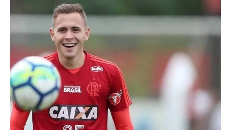 Piris da Motta tem negócio 50% fechado para deixar o Flamengo