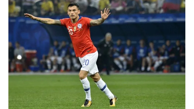 Inter mira a contratação de Charles Aránguiz