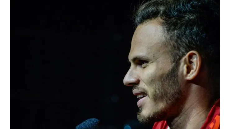 Após renovar com Flamengo, Renê lamenta saída de Pablo Marí