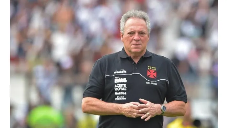 Vasco avança em negociações por "camisa 10"