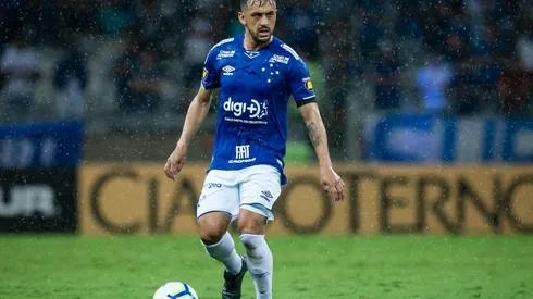 Robinho aceita redução salarial e permanece no Cruzeiro