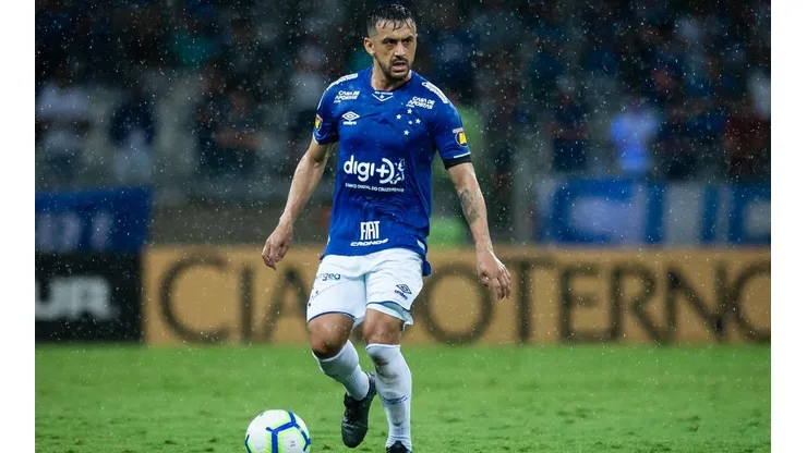 Robinho aceita redução salarial e permanece no Cruzeiro