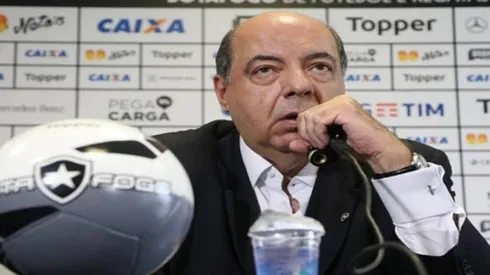 Presidente do Botafogo, Nelson Mufarrej, fecha com meio-campista