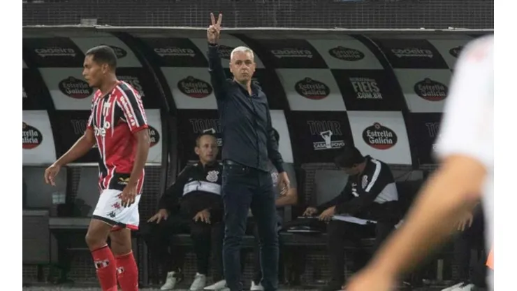 Tiago Nunes elogia atuação do Corinthians após goleada diante do Botafogo-SP