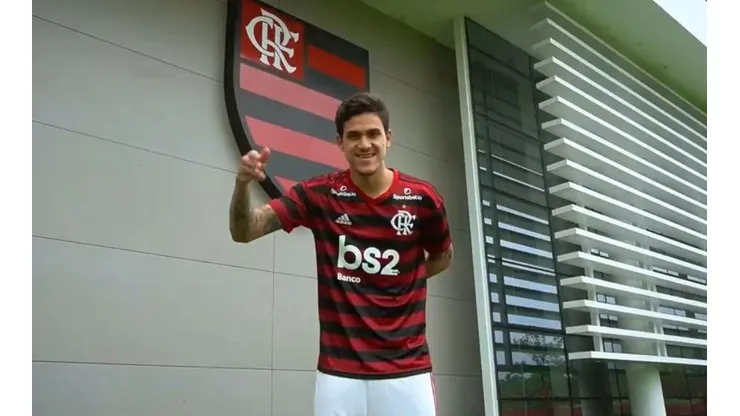 Flamengo anuncia a contratação do centroavante Pedro