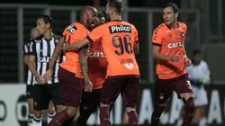 Athletico-PR inicia conversas para renovação de zagueiro