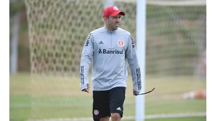 Eduardo Coudet divulga lista do Internacional para o Gauchão