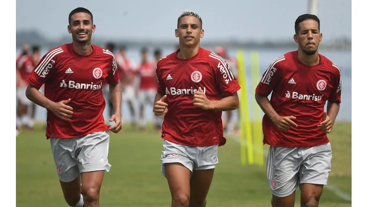 Coudet lança time alternativo para estreia contra o Juventude