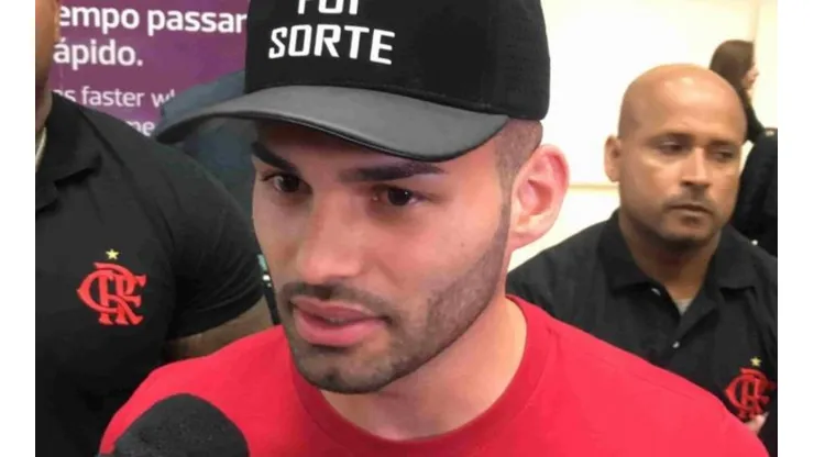Flamengo anuncia a contratação do volante Thiago Maia