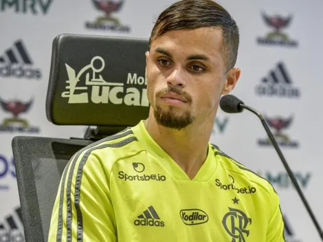 Michael é apresentado como jogador do Flamengo no Ninho do Urubu