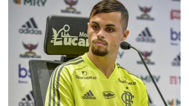 Michael é apresentado como jogador do Flamengo no Ninho do Urubu
