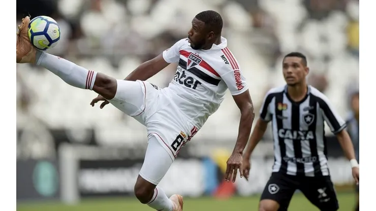 Mesmo com sondagens do futebol asiático, futuro de Jucilei está indefinido