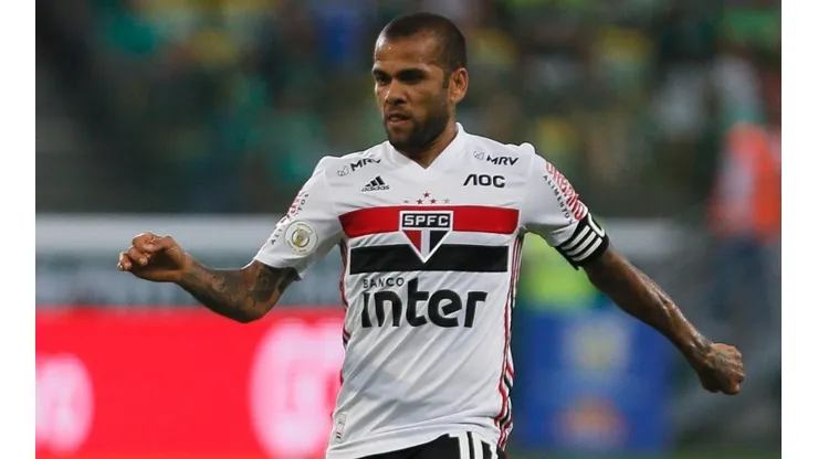 Salário de Daniel Alves tumultua saúde financeira do São Paulo