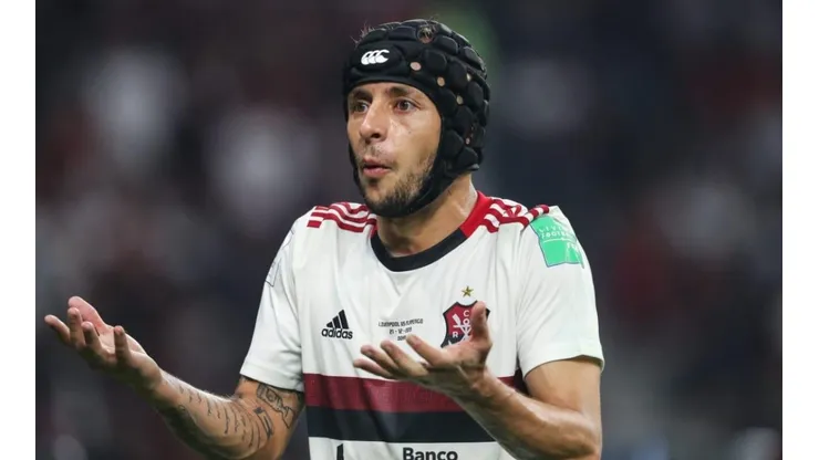 Braz explica cláusula polêmica no contrato de Rafinha