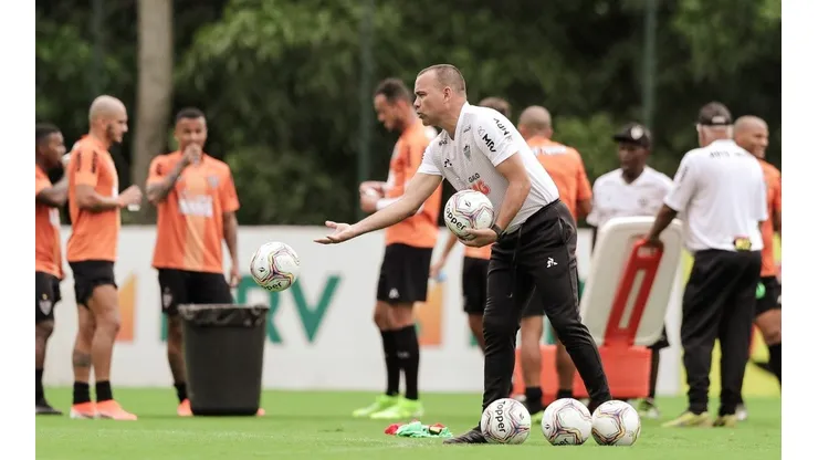 Dudamel divulga relacionados para a estreia; Victor e Cazares estão fora