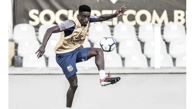 Goiás busca Caju, lateral revelado na base do Santos