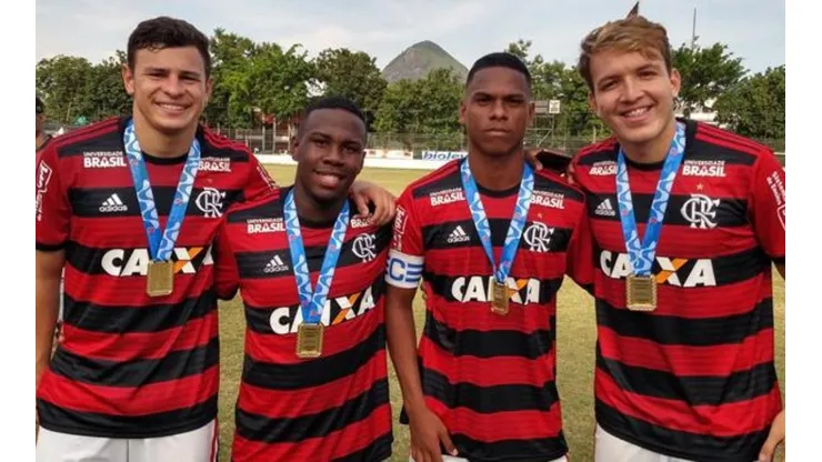 Flamengo negocia com time português por joia da base