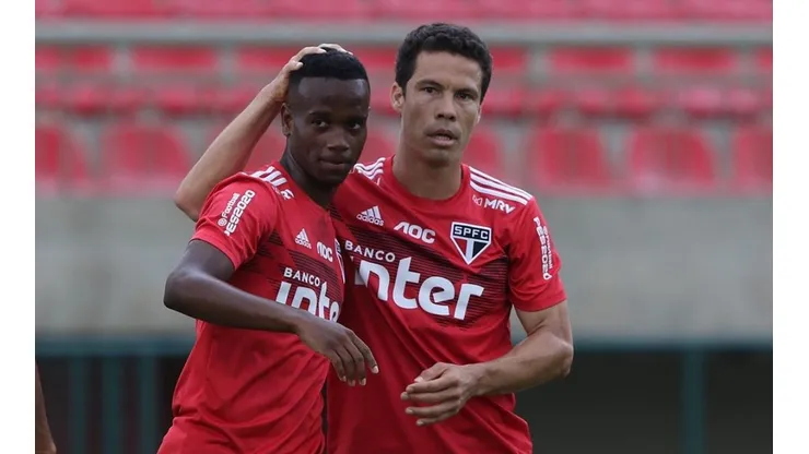 Helinho deve receber uma nova chance entre os profissionais do SPFC