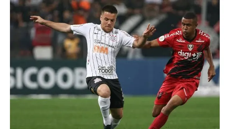 Preterido por Carille, Ramiro exalta trabalho de Tiago Nunes