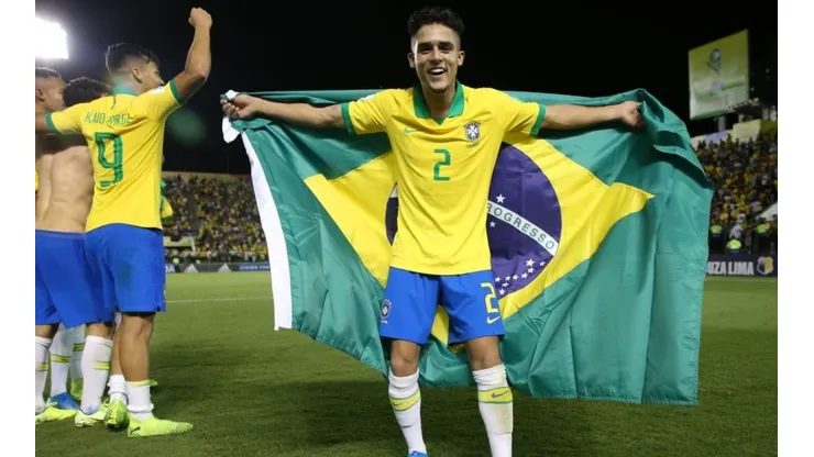 Barcelona encaminha a compra de Yan Couto, lateral do Coritiba