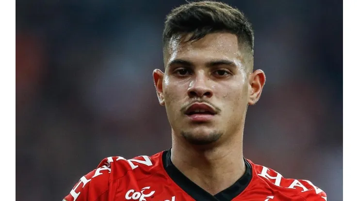 Arsenal mira chapéu no Benfica por Bruno Guimarães e Petraglia dá detalhes de negociação a jornal