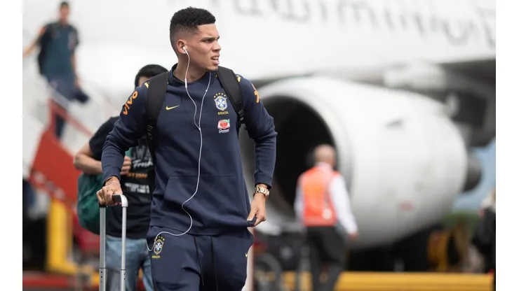 Com festa, Seleção desembarca na Colômbia para o Pré-Olímpico